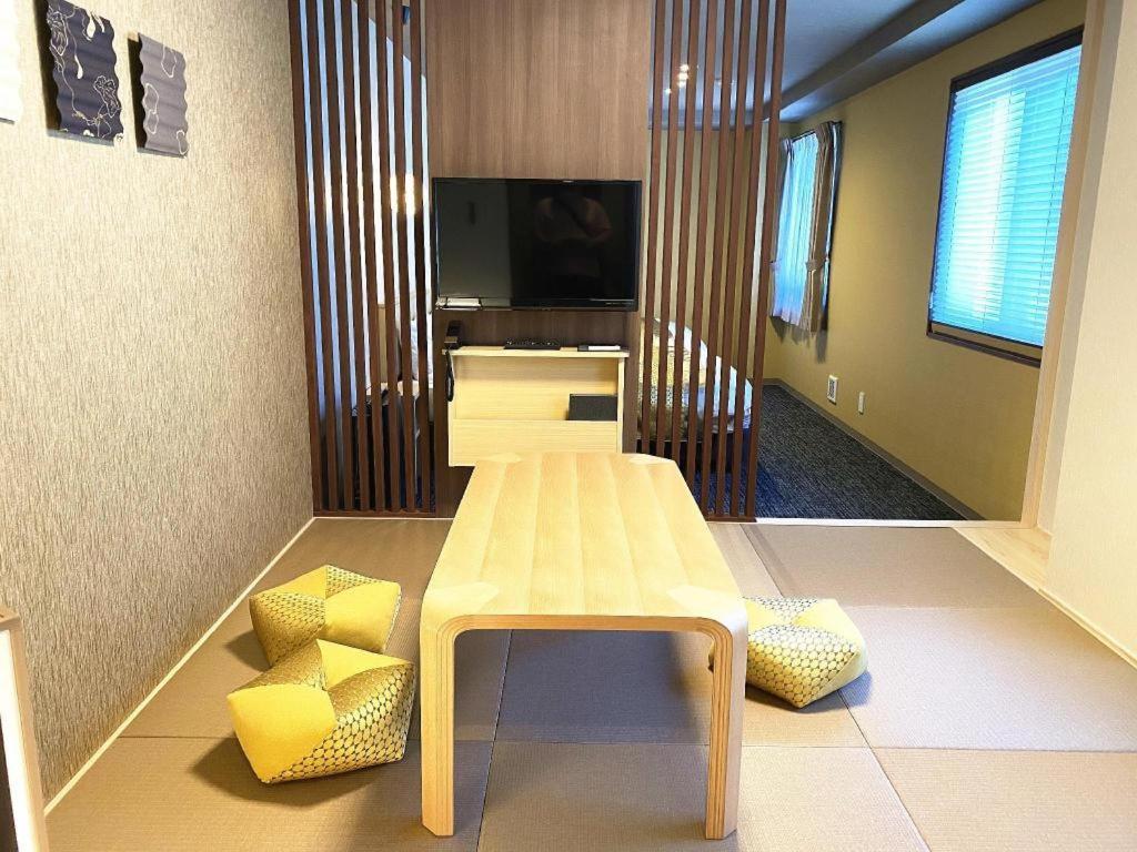 Rinn Station West 3*